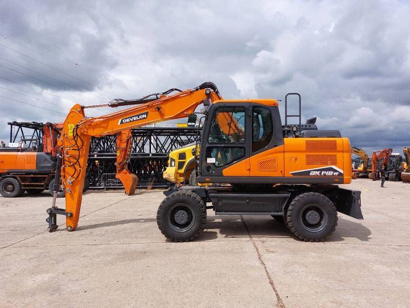 Develon DX 140 W-7 - Wheel excavator: picture 1 Develon DX 140 W-7 - Wheel excavator: picture 1