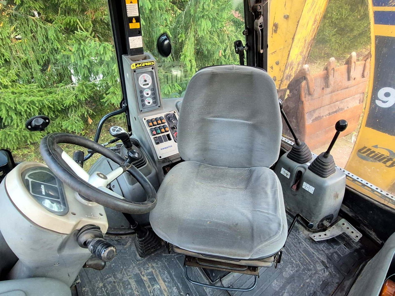 KOMATSU WB93R-5 - Backhoe loader: picture 4 KOMATSU WB93R-5 - Backhoe loader: picture 4