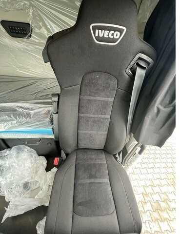 IVECO S-Way AS440S49T/P-AF4T COMFORT AERO PREMIUM LED... - Tractor unit: picture 4 IVECO S-Way AS440S49T/P-AF4T COMFORT AERO PREMIUM LED... - Tractor unit: picture 4