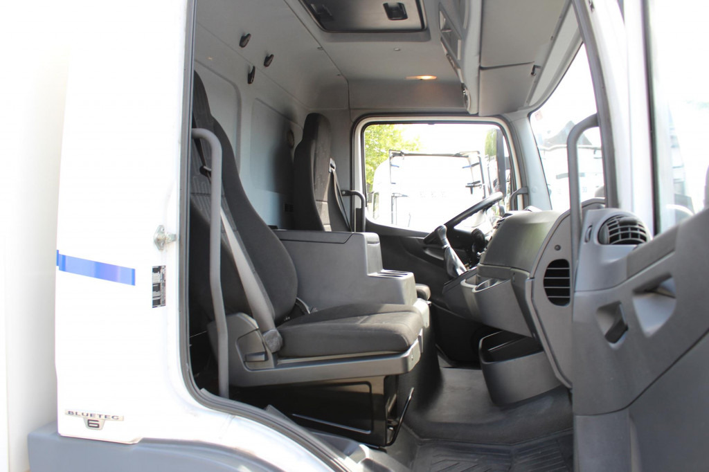 Mercedes-Benz Atego 1221 E6 Koffer Klima LDW Schalter LBW - Box truck: picture 4 Mercedes-Benz Atego 1221 E6 Koffer Klima LDW Schalter LBW - Box truck: picture 4