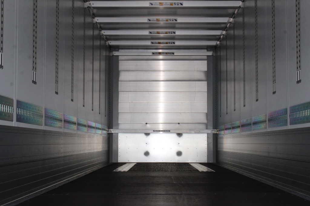 SCHMITZ Koffer 2,7h   DS   Ladebordwand   MIETE - RENT - Closed box semi-trailer: picture 2 SCHMITZ Koffer 2,7h   DS   Ladebordwand   MIETE - RENT - Closed box semi-trailer: picture 2