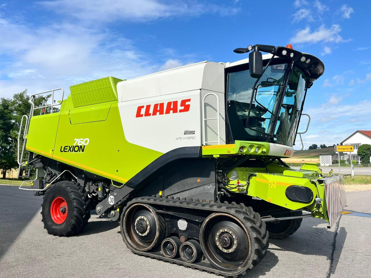 CLAAS Lexion 760TT, 30 km/h, SW V900 2x Laser - Combine harvester: picture 1 CLAAS Lexion 760TT, 30 km/h, SW V900 2x Laser - Combine harvester: picture 1