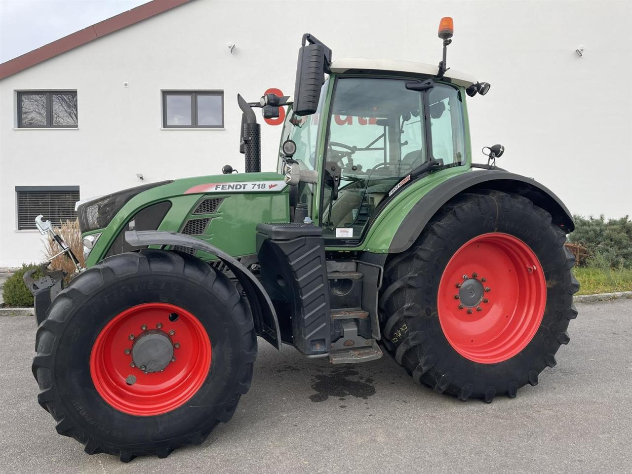 Fendt Fendt 718 Vario SCR GPS - Farm tractor: picture 2 Fendt Fendt 718 Vario SCR GPS - Farm tractor: picture 2