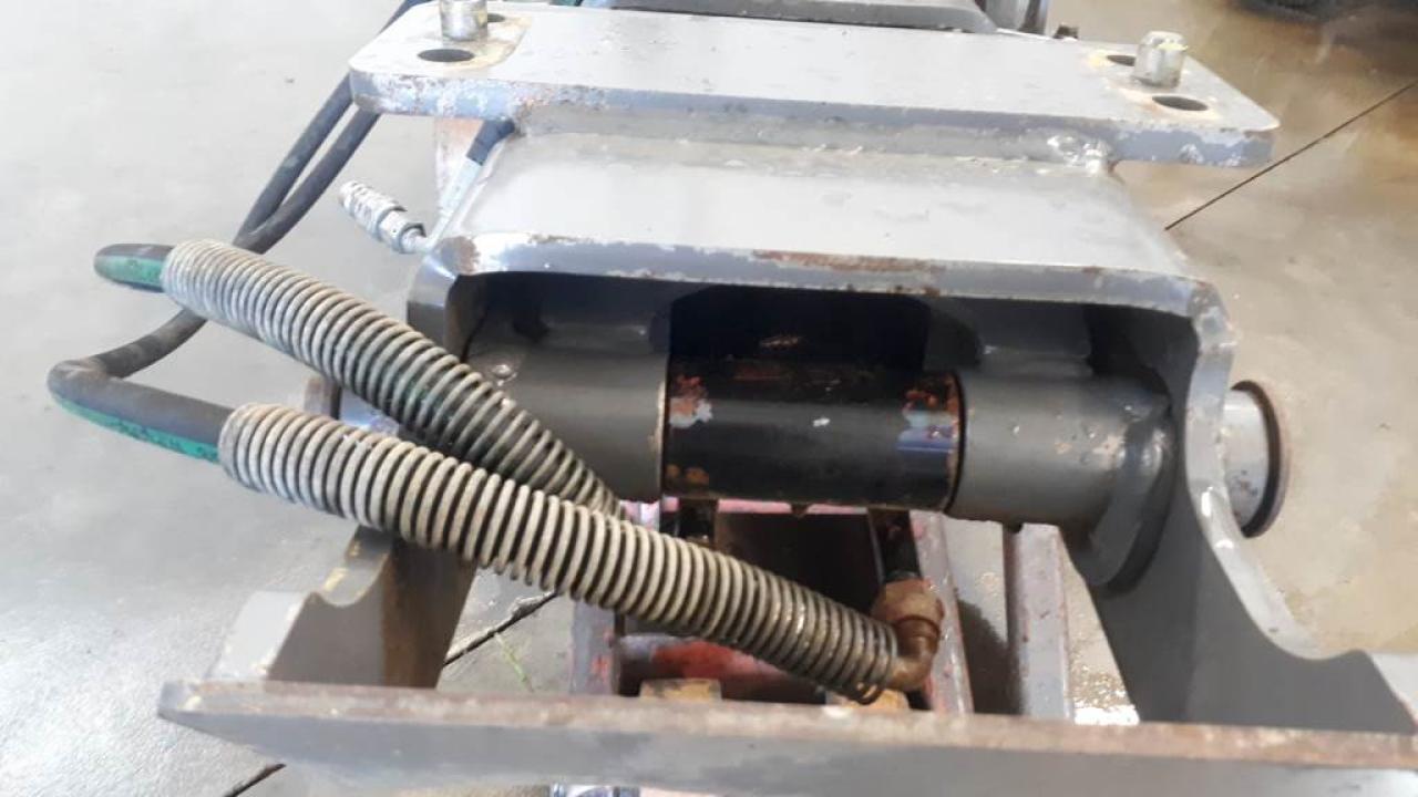 Fendt Hitch K80 ,Vario 718 - Quick coupler for Farm tractor: picture 3 Fendt Hitch K80 ,Vario 718 - Quick coupler for Farm tractor: picture 3