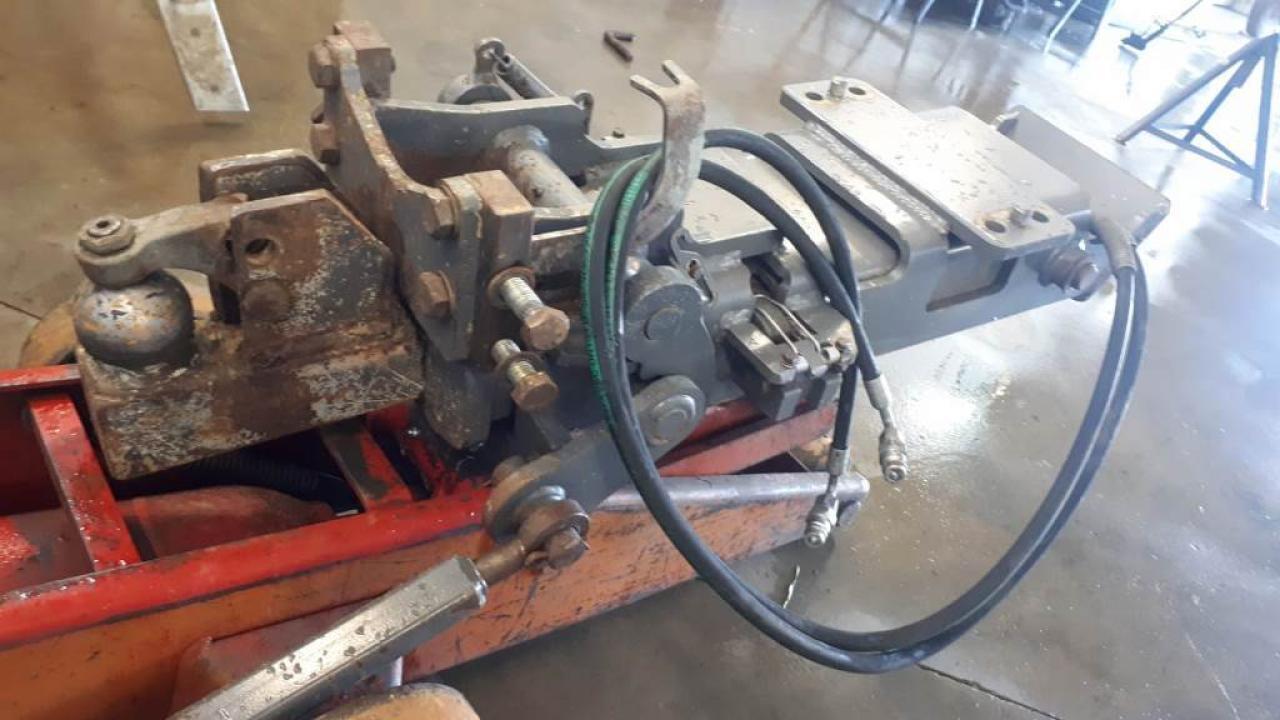 Fendt Hitch K80 ,Vario 718 - Quick coupler for Farm tractor: picture 2 Fendt Hitch K80 ,Vario 718 - Quick coupler for Farm tractor: picture 2