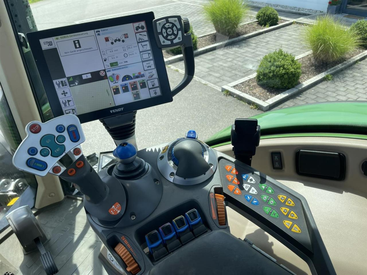 Farm tractor Fendt Vario 720 Profi Plus S4, Bj. 2017: picture 11