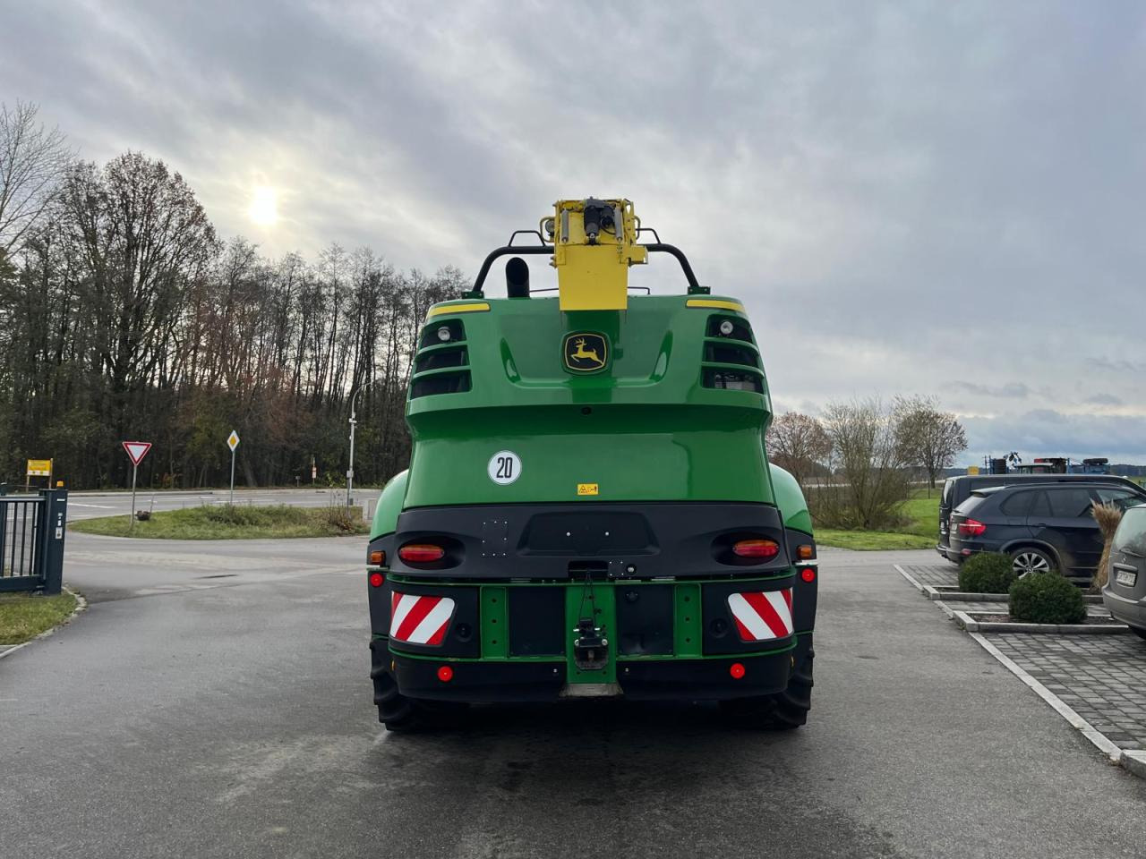 John Deere 8300i Feldhäcksler, Harvestlap, Pickup, Kemper, erst 910 Betriebsstunden, Baujahr 2018 - Forage harvester: picture 4 John Deere 8300i Feldhäcksler, Harvestlap, Pickup, Kemper, erst 910 Betriebsstunden, Baujahr 2018 - Forage harvester: picture 4