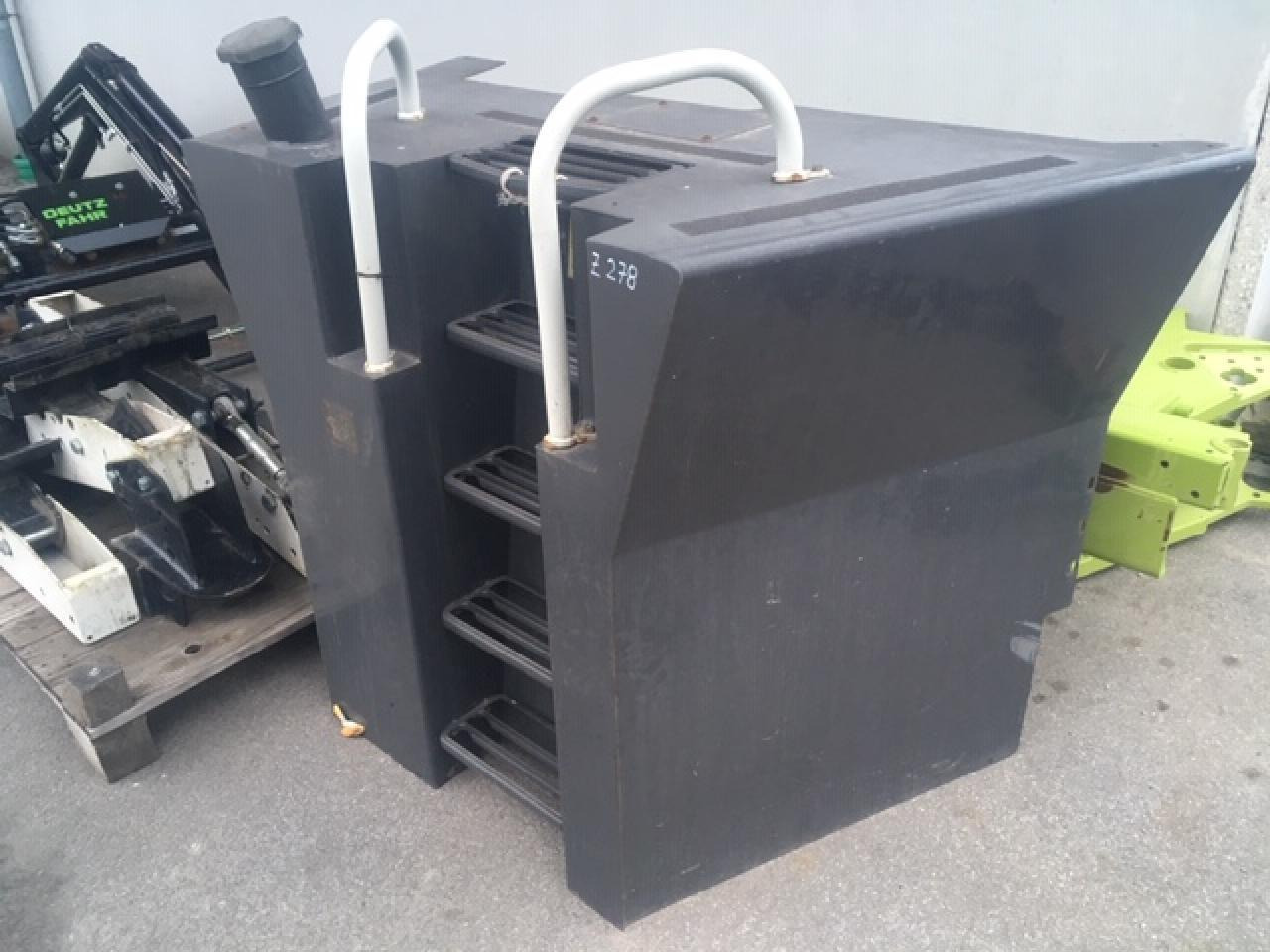 CLAAS Dieseltank für Claas Xerion, 4000 - Spare parts: picture 2 CLAAS Dieseltank für Claas Xerion, 4000 - Spare parts: picture 2