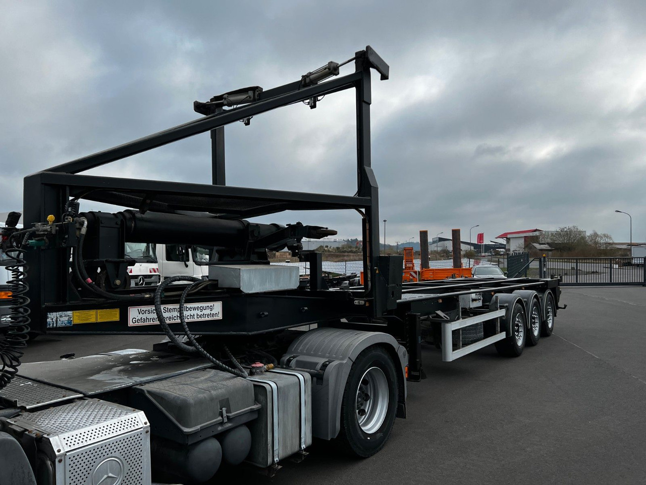 H&W 3- Achs Auflieger für Presscontainer H&W 3- Achs Auflieger für Presscontainer - Container transporter/ Swap body semi-trailer: picture 2 H&W 3- Achs Auflieger für Presscontainer H&W 3- Achs Auflieger für Presscontainer - Container transporter/ Swap body semi-trailer: picture 2