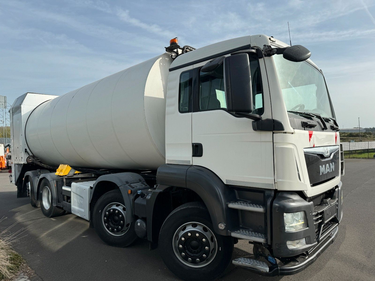 MAN TGS 32.360 8x2 Euro 6 Faun Rotopress 525 L MAN TGS 32.360 8x2 Euro 6 Faun Rotopress 525 L - Garbage truck: picture 2 MAN TGS 32.360 8x2 Euro 6 Faun Rotopress 525 L MAN TGS 32.360 8x2 Euro 6 Faun Rotopress 525 L - Garbage truck: picture 2
