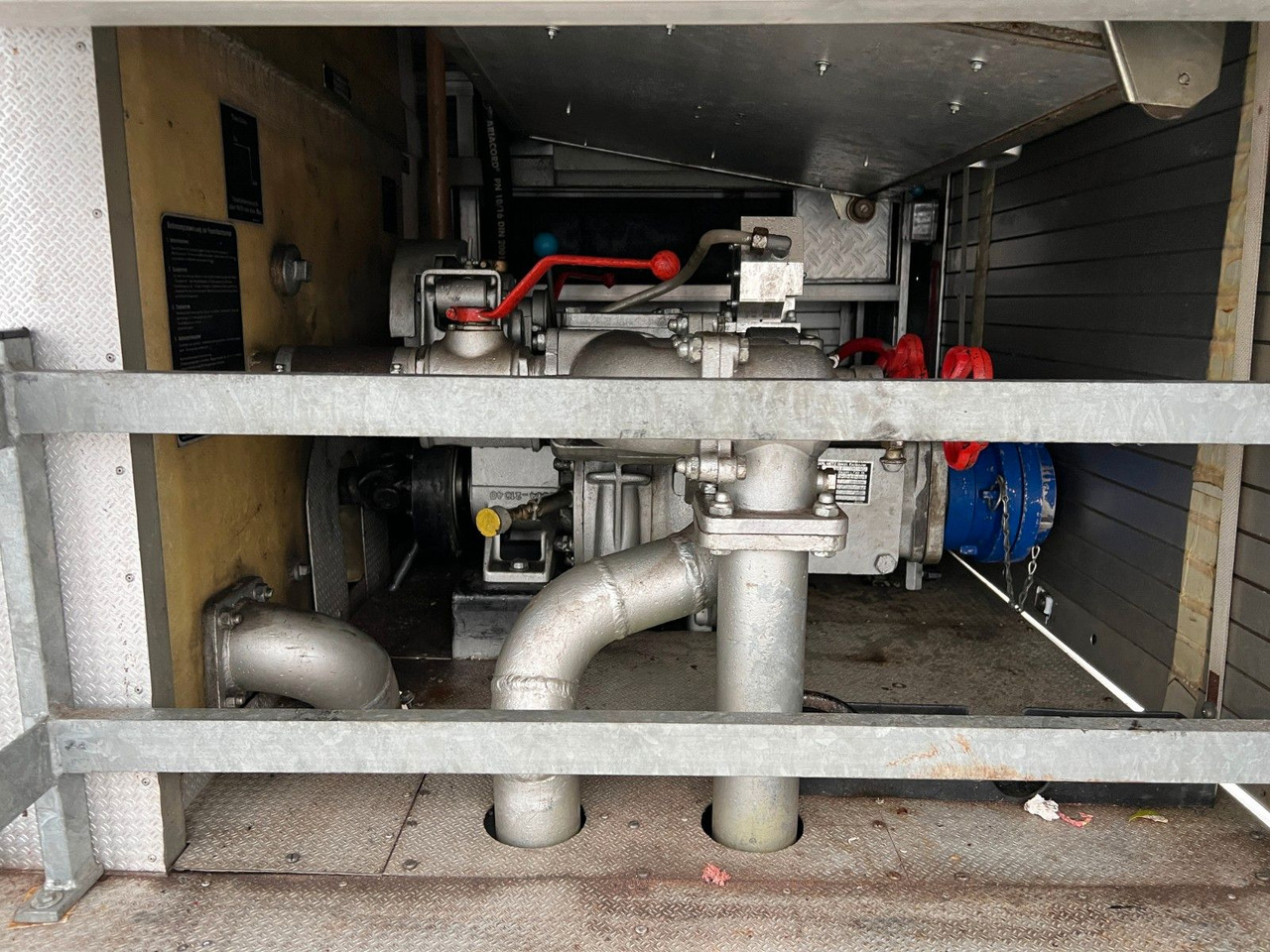 Mercedes-Benz 1019 4x4 Tanklöschfahrzeug Metz TLF 16 Mercedes-Benz 1019 4x4 Tanklöschfahrzeug Metz TLF 16 - Tank truck: picture 3 Mercedes-Benz 1019 4x4 Tanklöschfahrzeug Metz TLF 16 Mercedes-Benz 1019 4x4 Tanklöschfahrzeug Metz TLF 16 - Tank truck: picture 3