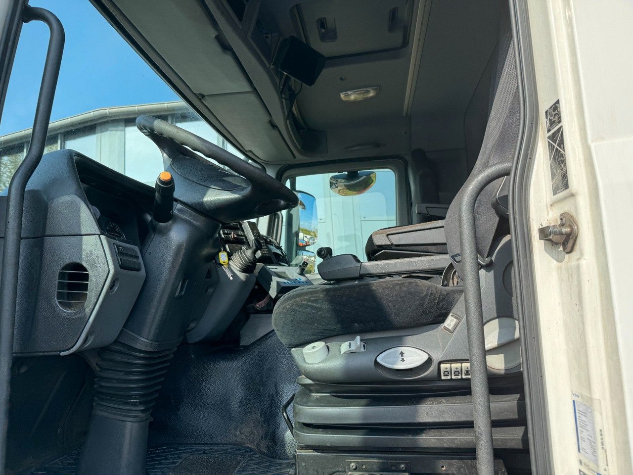 Cab chassis truck Mercedes-Benz Actros 1832 MP 3 Mercedes-Benz Actros 1832 MP 3: picture 9