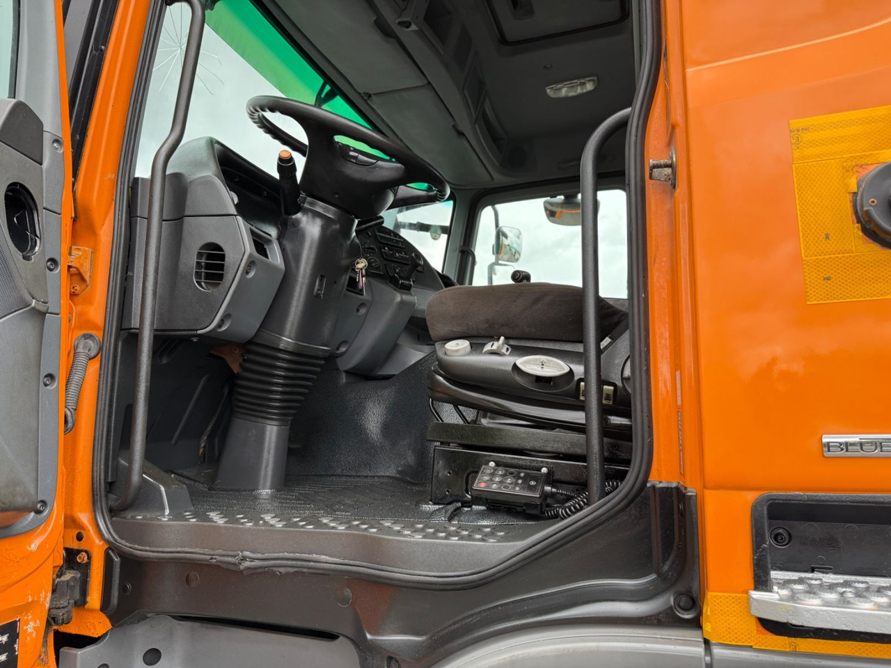 Mercedes-Benz Actros 3341 6x6 Hydraulikpumpe + Tank - Cab chassis truck: picture 5 Mercedes-Benz Actros 3341 6x6 Hydraulikpumpe + Tank - Cab chassis truck: picture 5