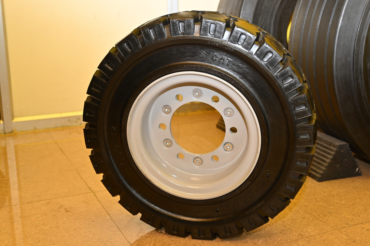 EuroSolid 7.00-12 - Wheel and tire package for Baggage tractor: picture 3 EuroSolid 7.00-12 - Wheel and tire package for Baggage tractor: picture 3
