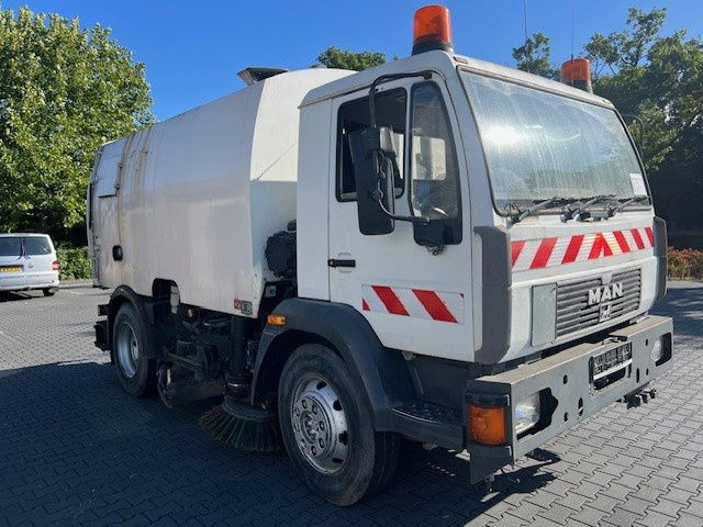 MAN 10.163 14.163 - Road sweeper: picture 2 MAN 10.163 14.163 - Road sweeper: picture 2