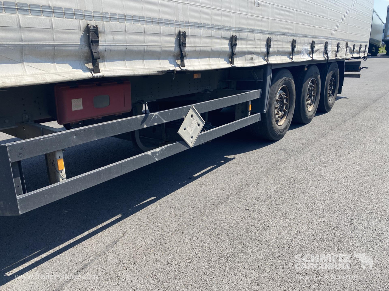 SCHMITZ Curtainsider Standard - Curtainsider semi-trailer: picture 4 SCHMITZ Curtainsider Standard - Curtainsider semi-trailer: picture 4