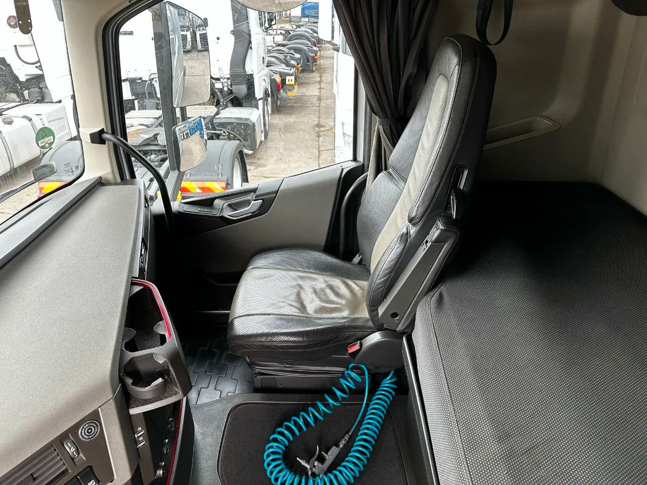 New Tractor unit Volvo FH 500 ADR, I-Park, Alloy w. Leather seats, TV s: picture 11