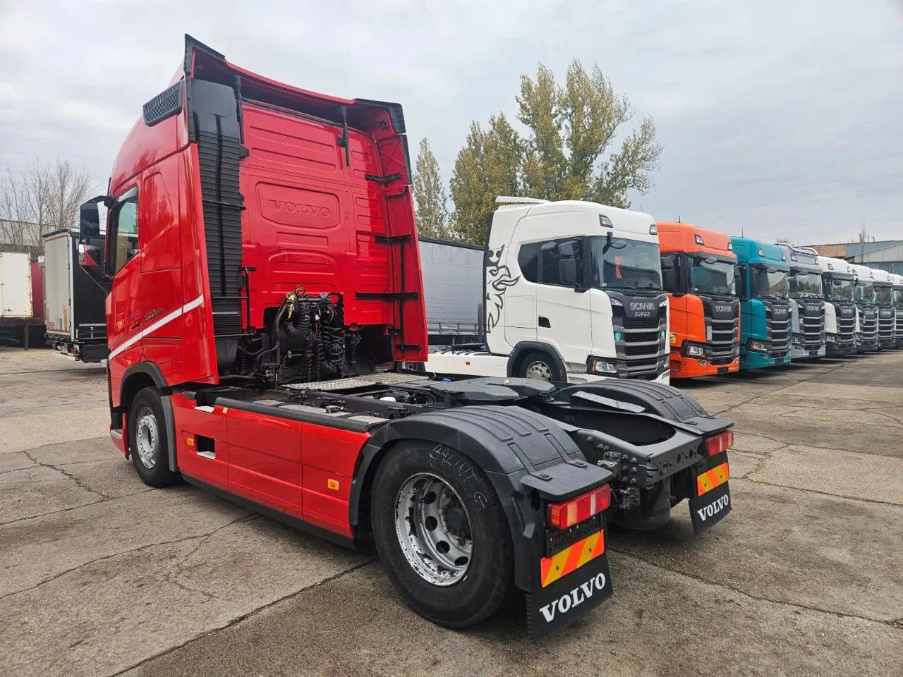 Volvo FH 500 I-Park, Full Spoiler, TV stand - Tractor unit: picture 4 Volvo FH 500 I-Park, Full Spoiler, TV stand - Tractor unit: picture 4