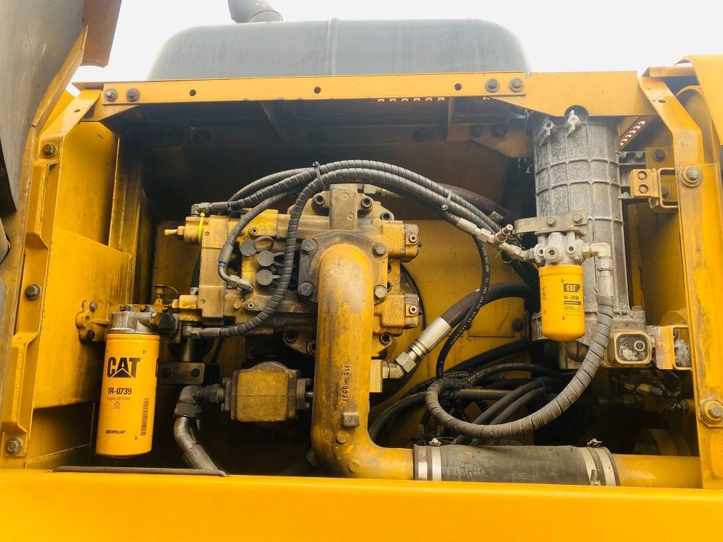 Crawler excavator CAT 330 B L MH: picture 15