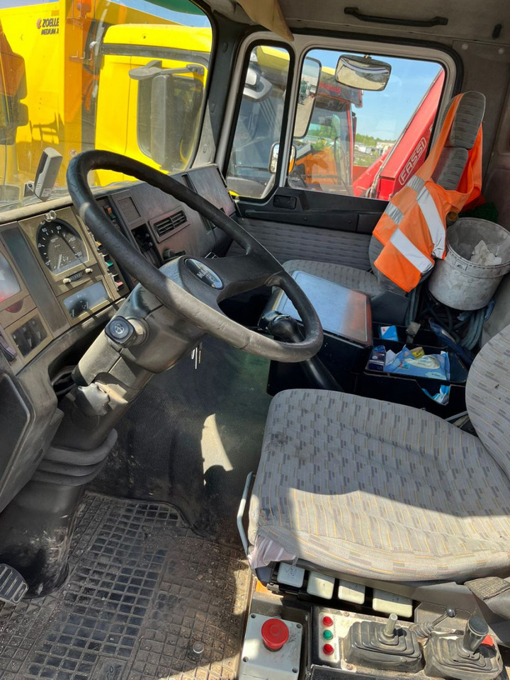Hook lift truck, Crane truck MAN F2000 27.342 6x4 Abrollkipper mit Kran: picture 6 Hook lift truck, Crane truck MAN F2000 27.342 6x4 Abrollkipper mit Kran: picture 6