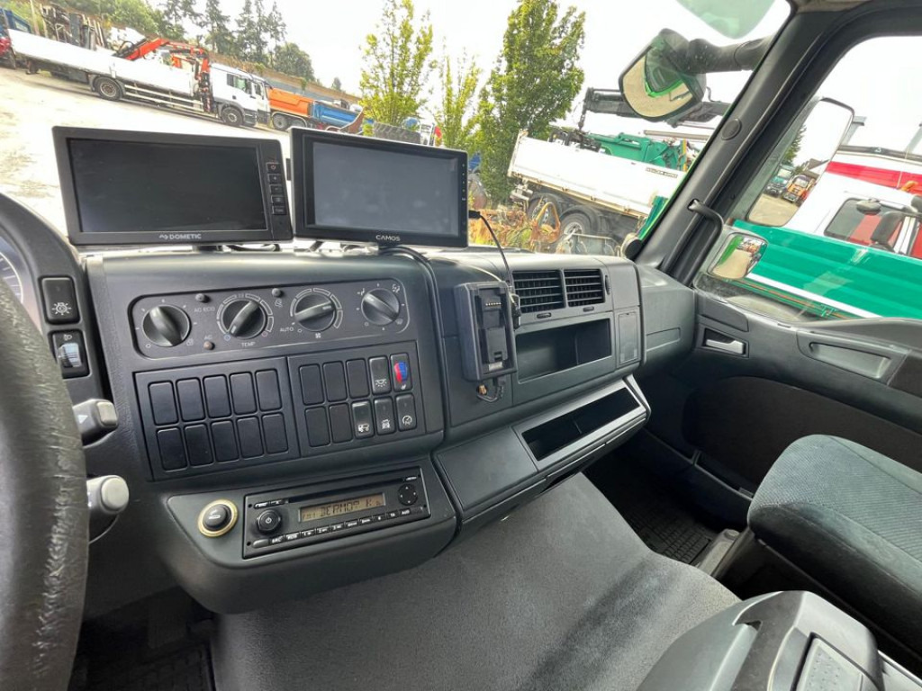 MAN TG-L 12.220 4x2 BL Standardkoffer LBW LBW 1.5 to - Box truck: picture 3 MAN TG-L 12.220 4x2 BL Standardkoffer LBW LBW 1.5 to - Box truck: picture 3