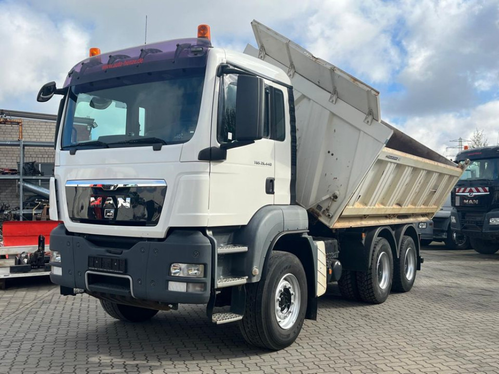 MAN TG-S 26.440 6x4 BB 3-Achs Kipper Schalter - Tipper: picture 1 MAN TG-S 26.440 6x4 BB 3-Achs Kipper Schalter - Tipper: picture 1