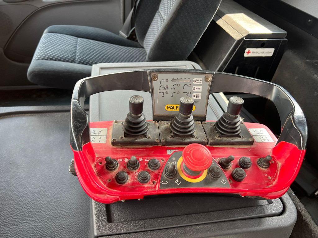 MERCEDES-BENZ Actros 1841 K 2-Achs Kipper Kran Funk 2xhydr+Greifer - Tipper, Crane truck: picture 4 MERCEDES-BENZ Actros 1841 K 2-Achs Kipper Kran Funk 2xhydr+Greifer - Tipper, Crane truck: picture 4