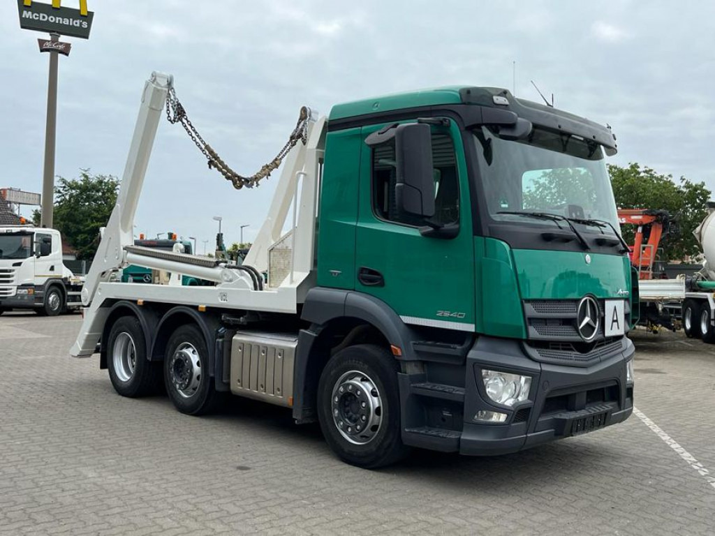 Skip loader truck MERCEDES-BENZ Antos 2540 L 6x2 Absetzkipper Vorlauf Lenk: picture 6