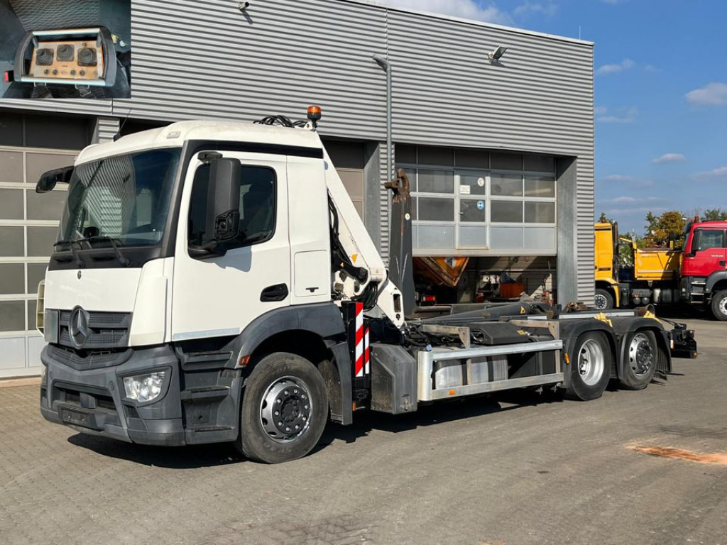 MERCEDES-BENZ Antos 2543 L 6x2 Abrollkipper mit Kran Funk+Greiferst. - Hook lift truck, Crane truck: picture 1 MERCEDES-BENZ Antos 2543 L 6x2 Abrollkipper mit Kran Funk+Greiferst. - Hook lift truck, Crane truck: picture 1