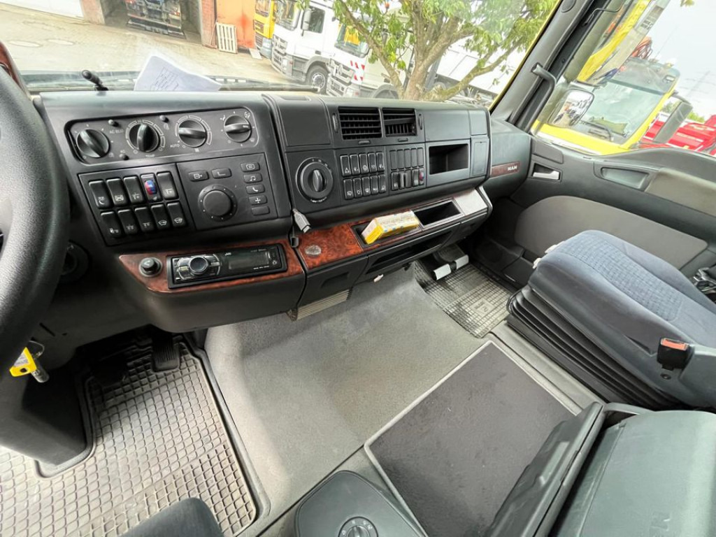 MAN TG-A 41.660 8x4 4 BBS SZM Schwerlast 250 to WSK - Tractor unit: picture 2 MAN TG-A 41.660 8x4 4 BBS SZM Schwerlast 250 to WSK - Tractor unit: picture 2