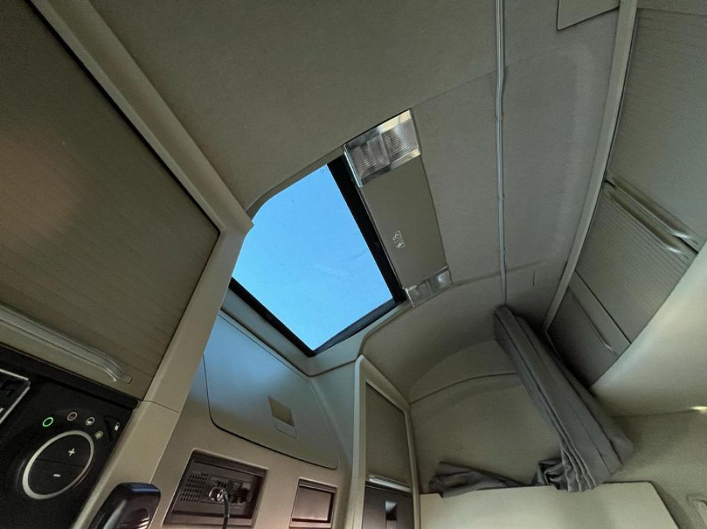 VOLVO (S) Truck FH 500 6x2 Abrollkipper Funkfernbedienung - Hook lift truck: picture 2 VOLVO (S) Truck FH 500 6x2 Abrollkipper Funkfernbedienung - Hook lift truck: picture 2