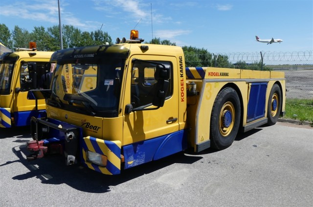 Pushback Kamag Towbear - Pushback tractor: picture 1 Pushback Kamag Towbear - Pushback tractor: picture 1