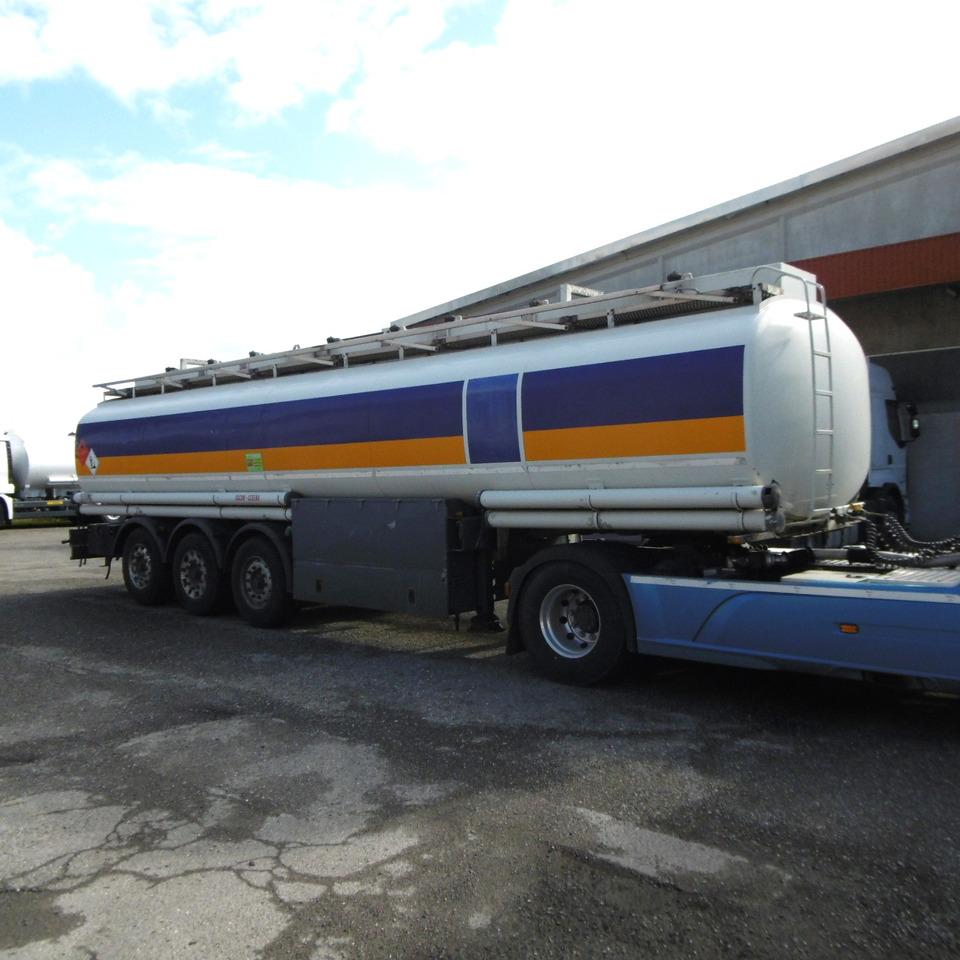 SACIM 8 Compartments Fuel tank - Tank semi-trailer: picture 1 SACIM 8 Compartments Fuel tank - Tank semi-trailer: picture 1