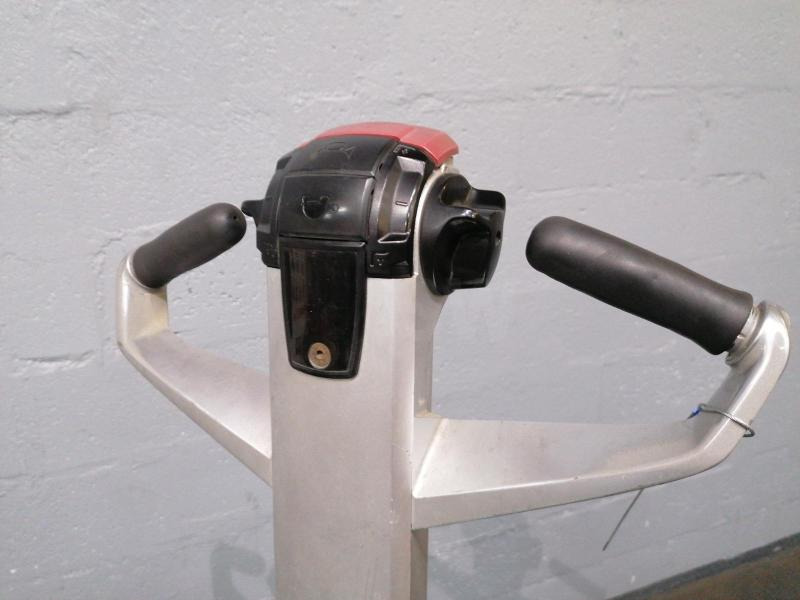 Pallet truck Caterpillar NPP20M: picture 9
