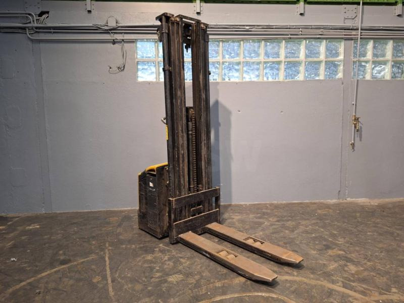 Caterpillar NSP16N - Stacker: picture 3 Caterpillar NSP16N - Stacker: picture 3