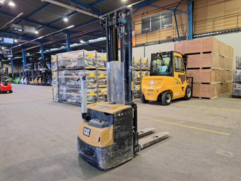 Caterpillar NSP16N2 - Stacker: picture 2 Caterpillar NSP16N2 - Stacker: picture 2