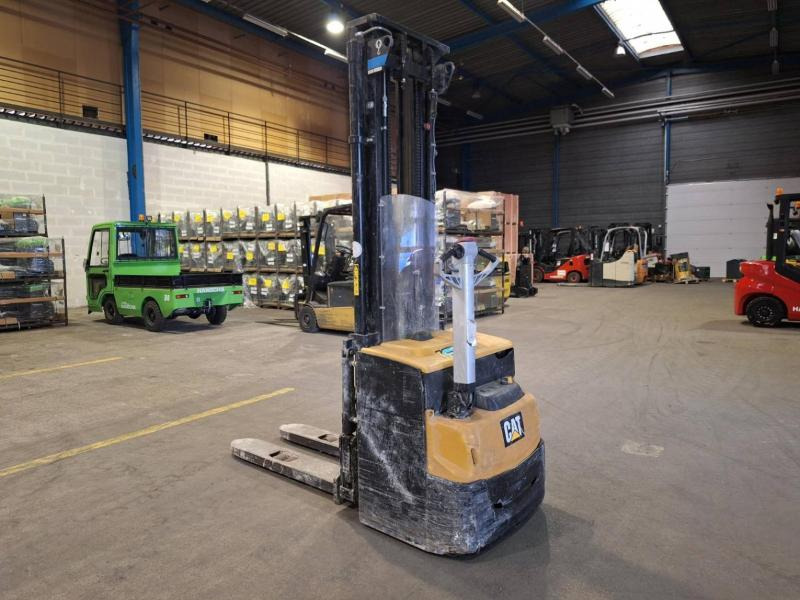 Caterpillar NSP16N2 - Stacker: picture 1 Caterpillar NSP16N2 - Stacker: picture 1