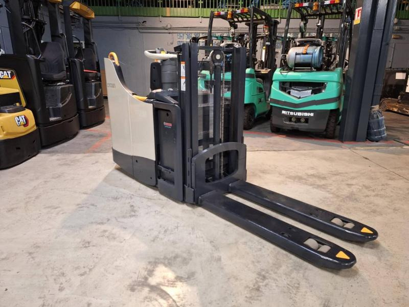 Crown DT3040 - Stacker: picture 1 Crown DT3040 - Stacker: picture 1