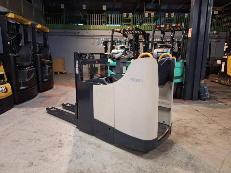 Crown DT3040 - Stacker: picture 5 Crown DT3040 - Stacker: picture 5