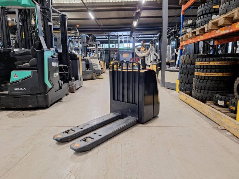 Crown WP3080 - Pallet truck: picture 2 Crown WP3080 - Pallet truck: picture 2