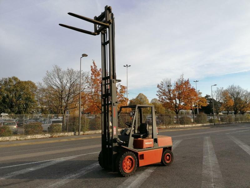Nissan EGH02A30U - Diesel forklift: picture 3 Nissan EGH02A30U - Diesel forklift: picture 3