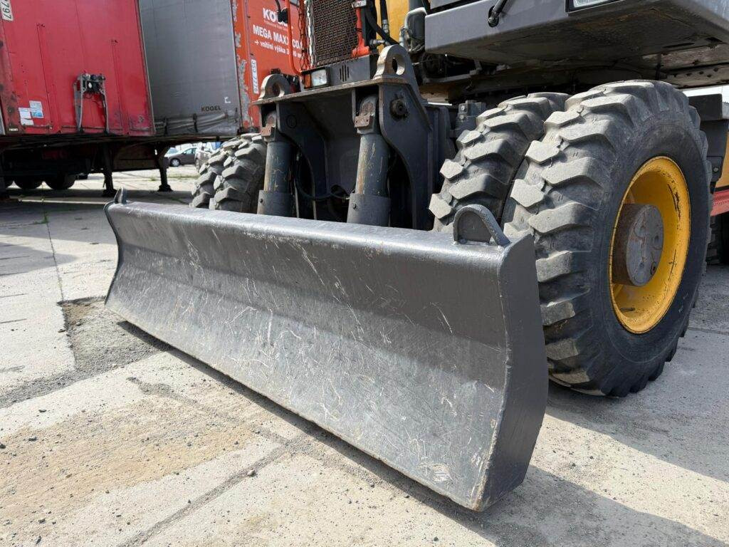 Wheel excavator Volvo EWR150E: picture 6