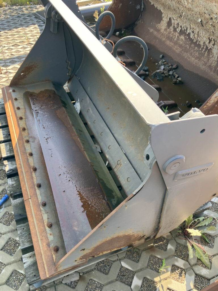 Volvo Klappschaufel mit Messer TPZ - Bucket: picture 4 Volvo Klappschaufel mit Messer TPZ - Bucket: picture 4