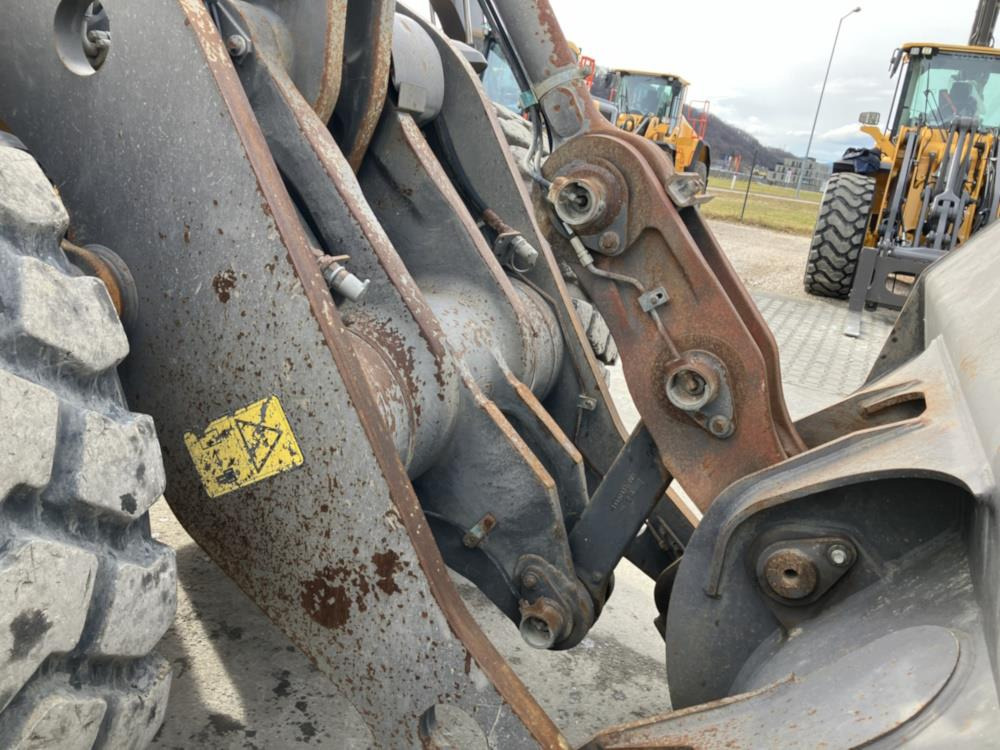 Wheel loader Volvo L180H: picture 11