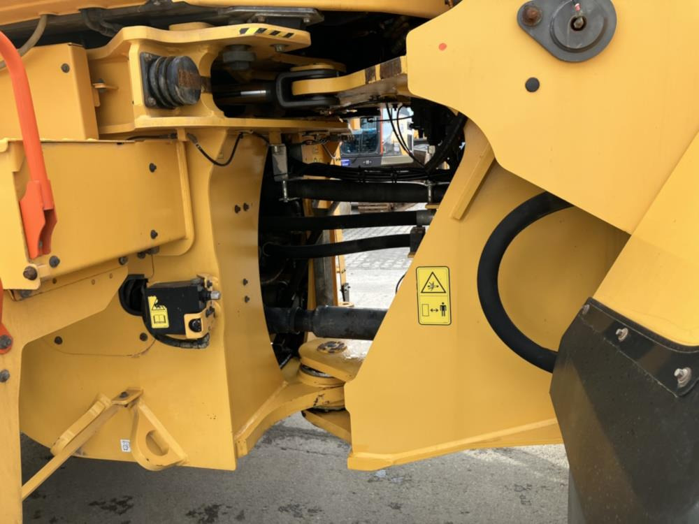 Wheel loader Volvo L180H: picture 6