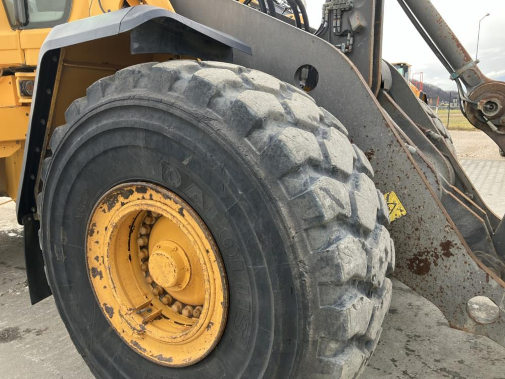 Wheel loader Volvo L180H: picture 10