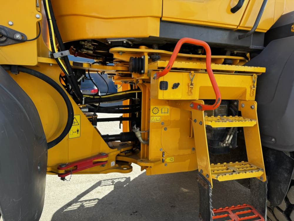 Wheel loader Volvo L90H: picture 8