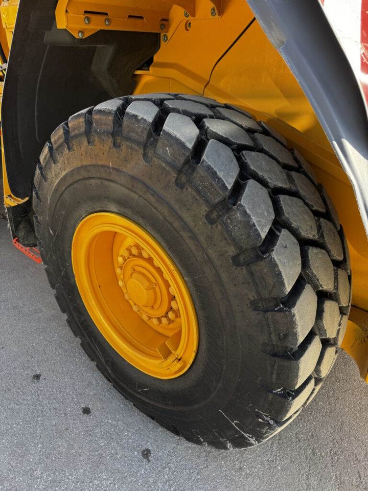 Wheel loader Volvo L90H: picture 12