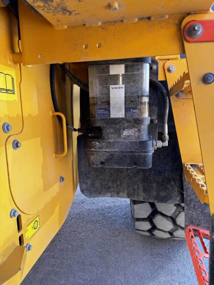 Wheel loader Volvo L90H: picture 7