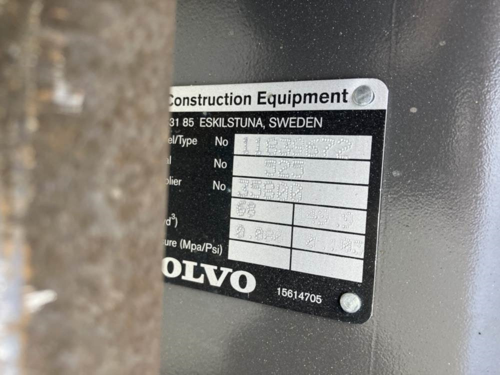 Volvo Tieflöffel mit Zähnen - Festanbau - Backhoe loader: picture 3 Volvo Tieflöffel mit Zähnen - Festanbau - Backhoe loader: picture 3